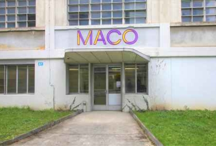 entrée du bâtiment industriel Maco