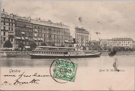 carte postale aux couleurs sepia, avec timbre vert, qui représente des immeubles et un bateau à vapeur devant