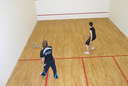 Deux joueurs lors d'un match de squash