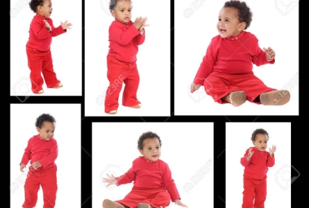 photo d'un un enfant de 2 ans habillé en rouge debout puis assis, il fait des signes avec ses mains