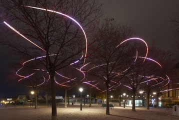 Arbres illuminés à l'esplanade Saint-Antoine lors de Genevalux
