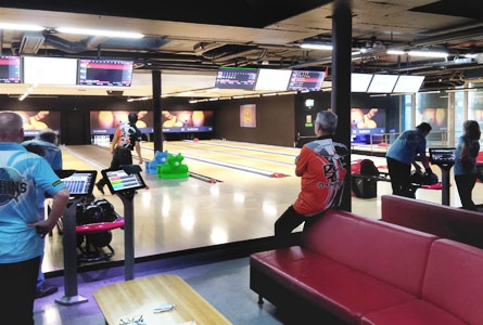 Une salle de bowling