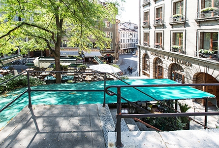 Une terrasse en été à Genève