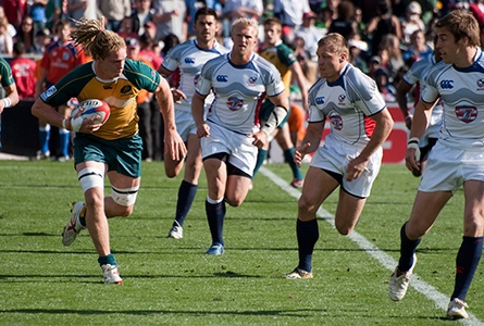 Deux équipes s'affrontent lors d'un match de rugby