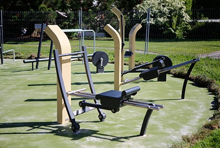 matériel de sport urban training dans un parc