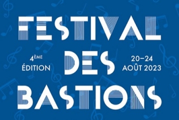 fond bleu avec inscription "festival des Bastions"